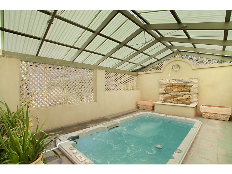 8 Nepean Hwy, Aspendale VIC 3195