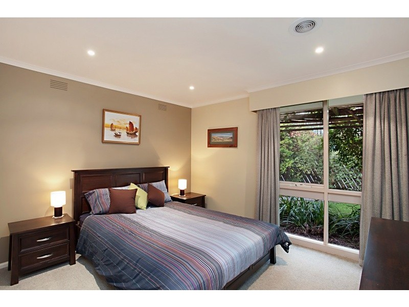 16 Dumfries Road, Keysborough VIC 3173