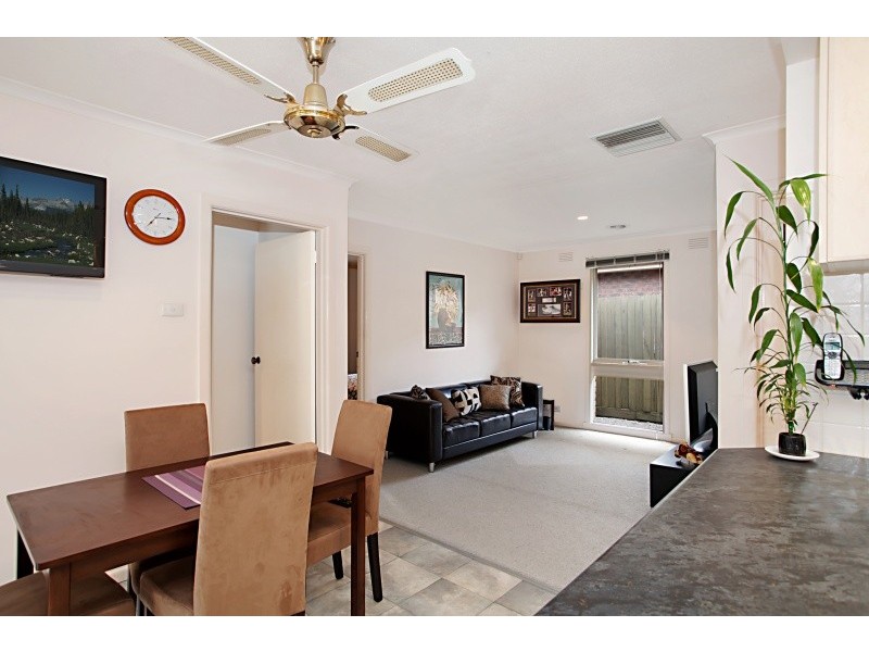 16 Dumfries Road, Keysborough VIC 3173