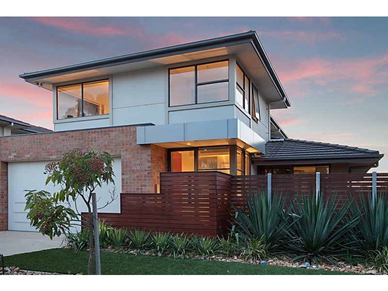 25 Barton Drive, Sandhurst VIC 3977