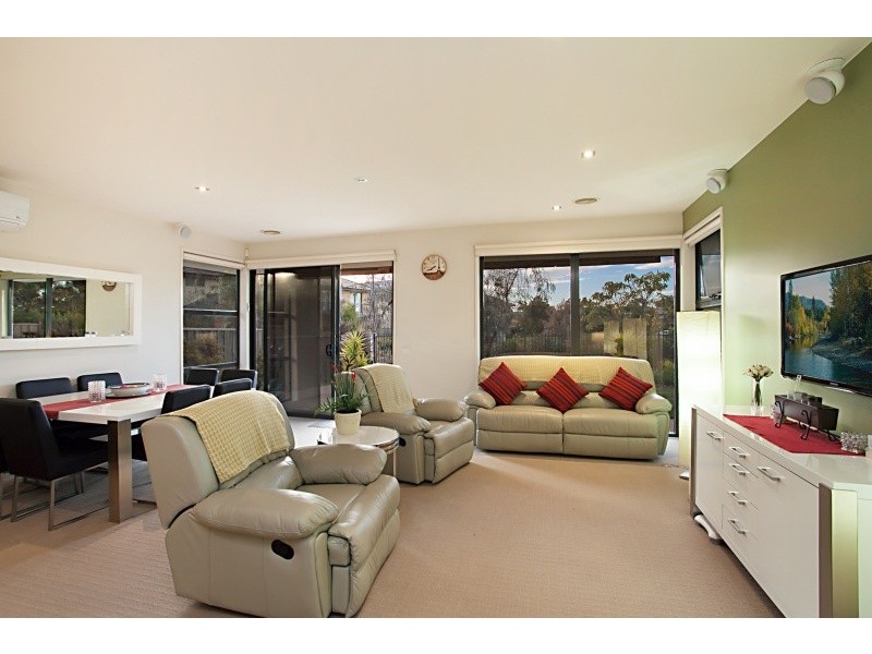 25 Barton Drive, Sandhurst VIC 3977