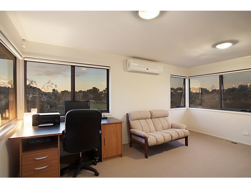 25 Barton Drive, Sandhurst VIC 3977