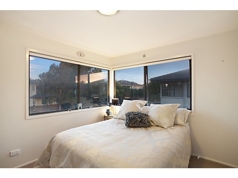 25 Barton Drive, Sandhurst VIC 3977