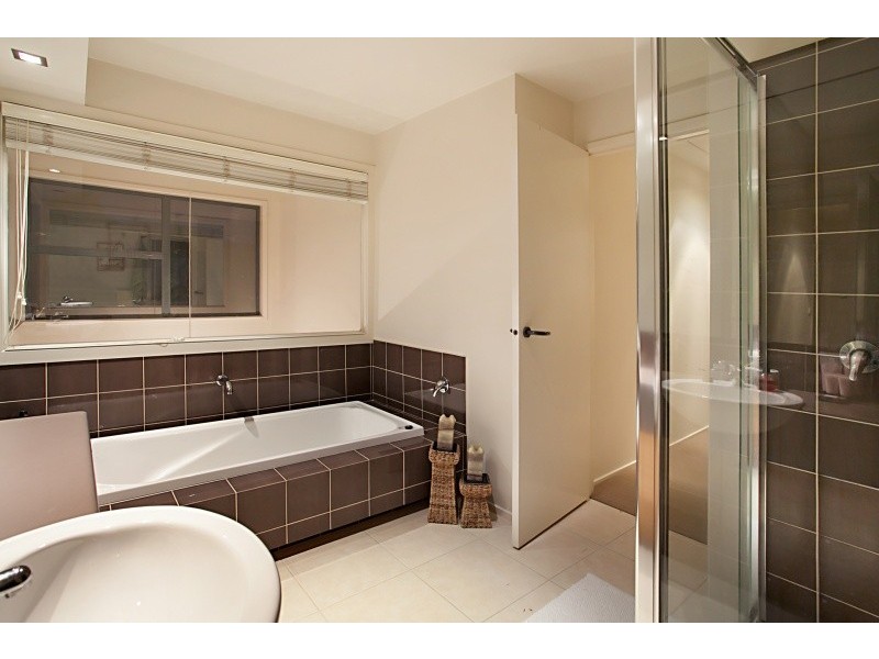 25 Barton Drive, Sandhurst VIC 3977