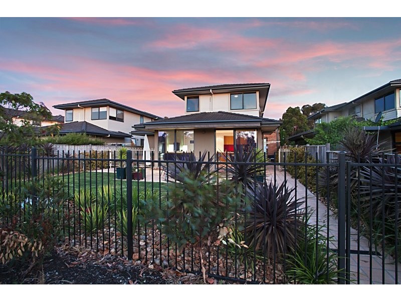 25 Barton Drive, Sandhurst VIC 3977