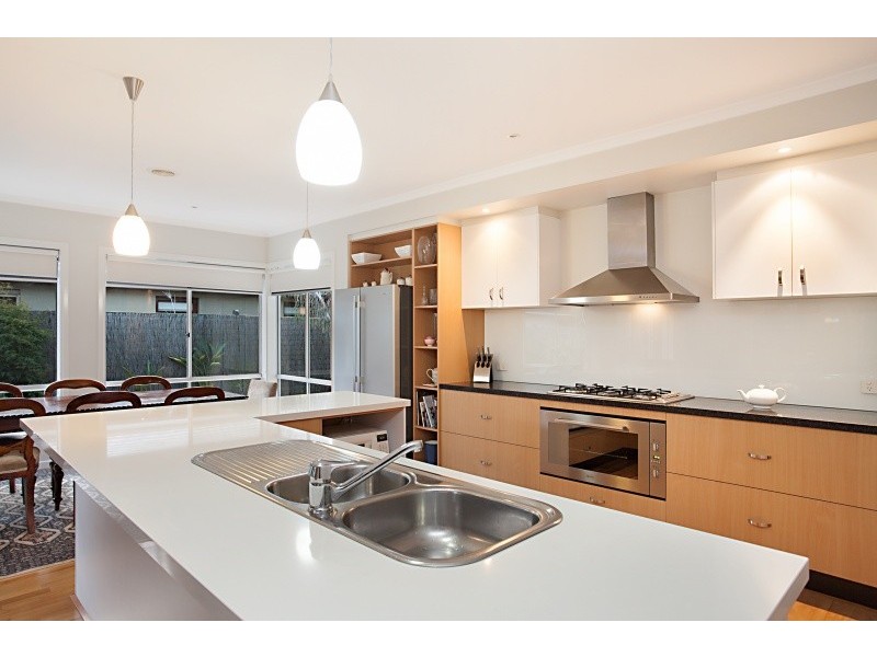 16 Binglebay Ave, Waterways VIC 3195