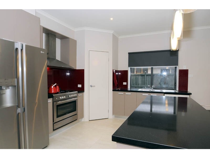 41 Waterside Drive, Waterways VIC 3195