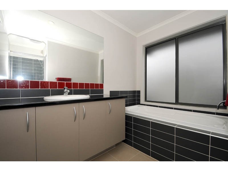 41 Waterside Drive, Waterways VIC 3195