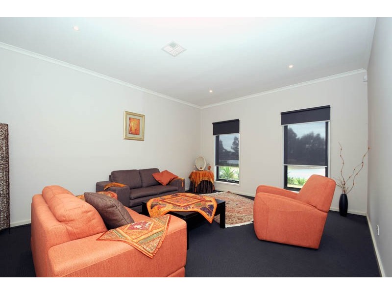 41 Waterside Drive, Waterways VIC 3195