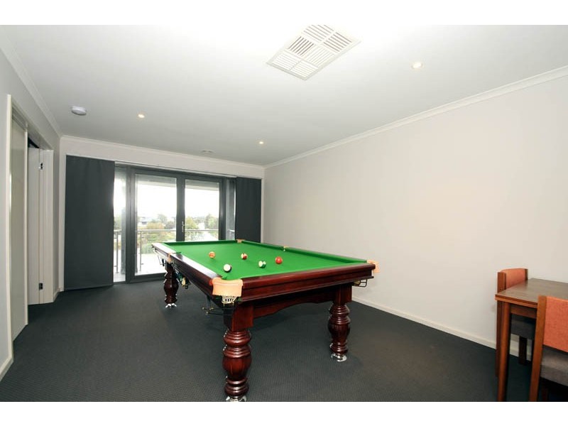 41 Waterside Drive, Waterways VIC 3195