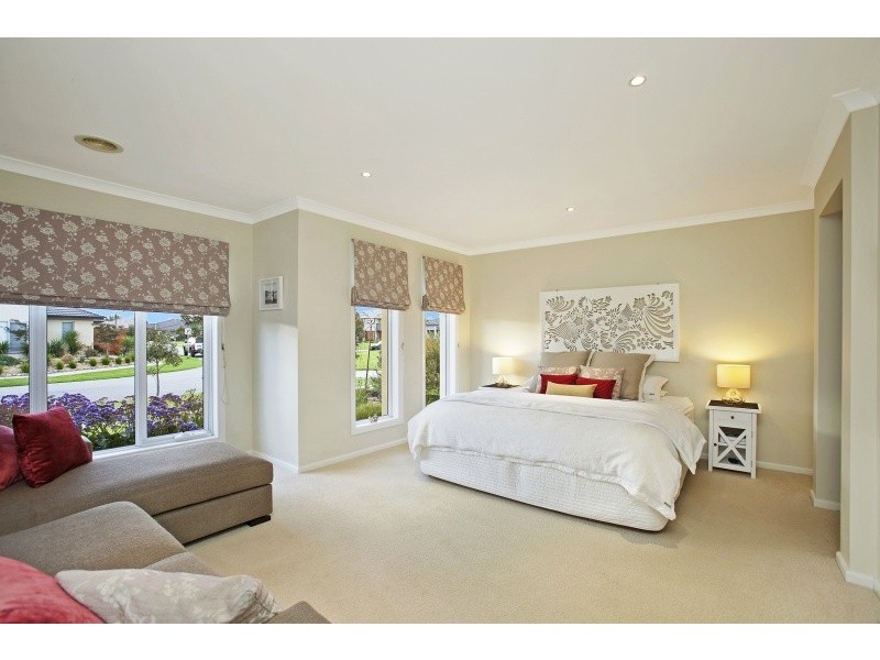 14 Coorong Circle, Waterways VIC 3195