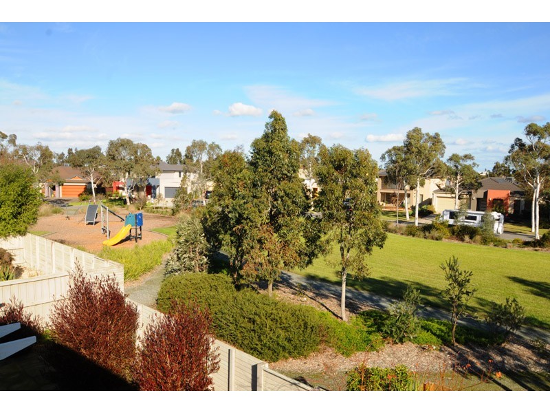 15 Linlithgow Terrace, Waterways VIC 3195