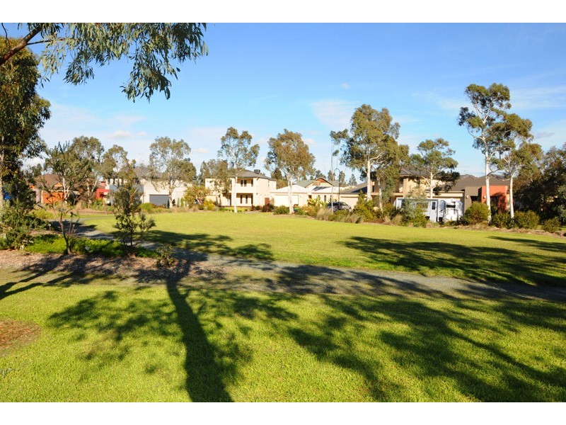 15 Linlithgow Terrace, Waterways VIC 3195
