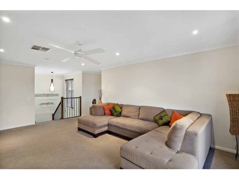 6 Coorong Circle, Waterways VIC 3195