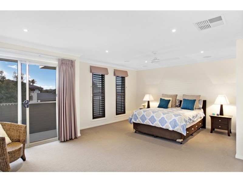 6 Coorong Circle, Waterways VIC 3195