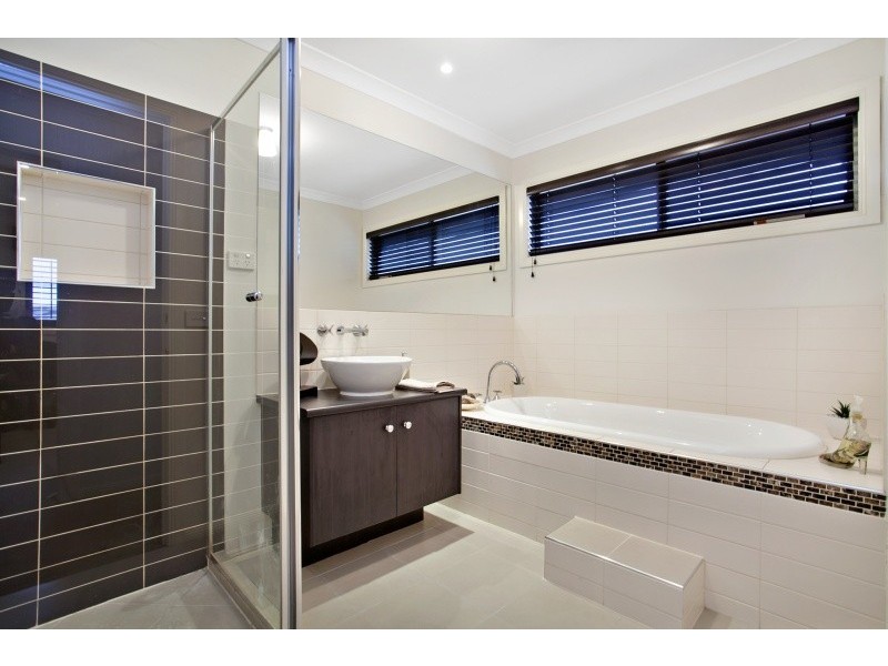 6 Coorong Circle, Waterways VIC 3195