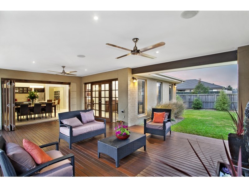 6 Coorong Circle, Waterways VIC 3195