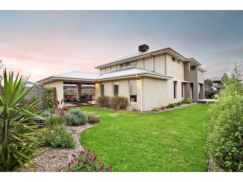 6 Coorong Circle, Waterways VIC 3195