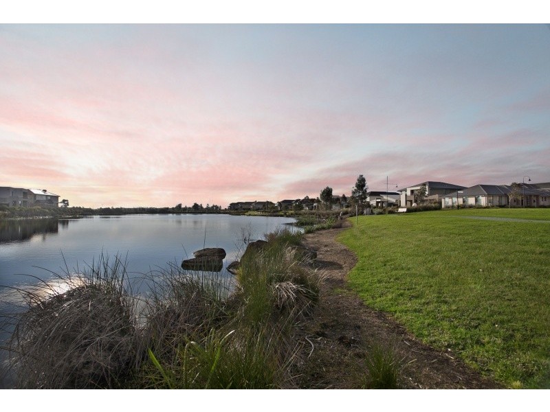 6 Coorong Circle, Waterways VIC 3195