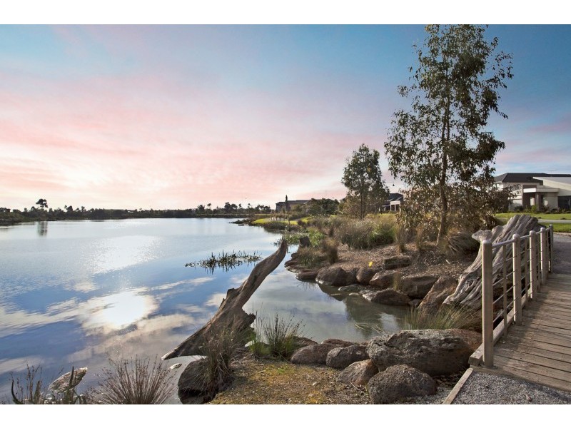 6 Coorong Circle, Waterways VIC 3195