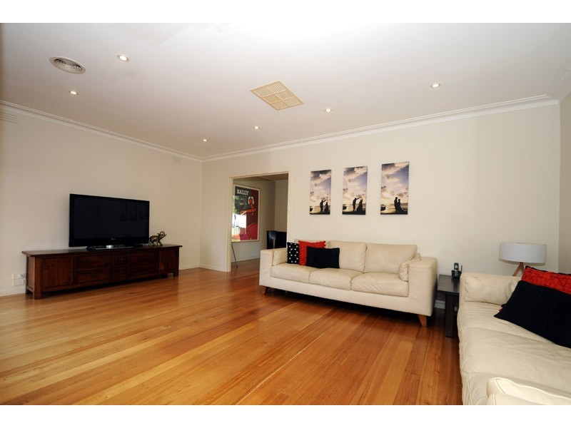 6 Mahoney Crescent, Seaford VIC 3198