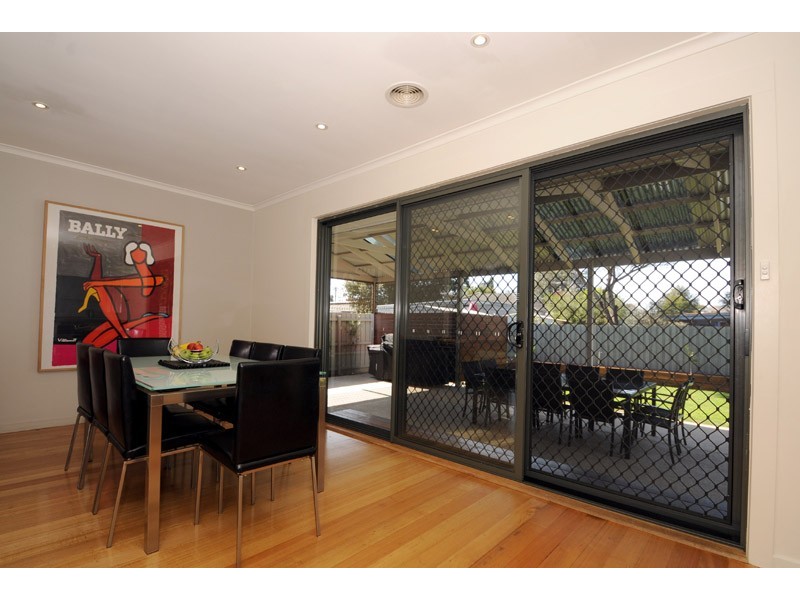 6 Mahoney Crescent, Seaford VIC 3198