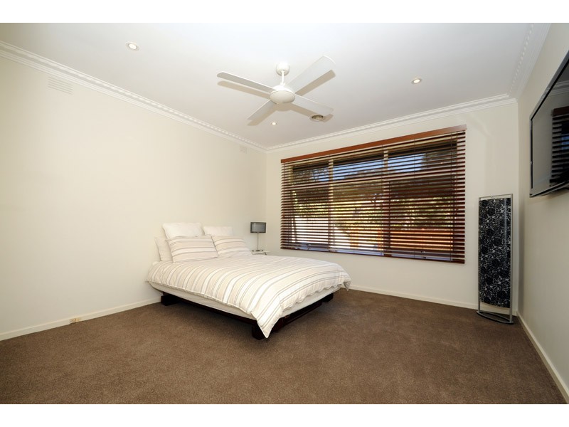 6 Mahoney Crescent, Seaford VIC 3198