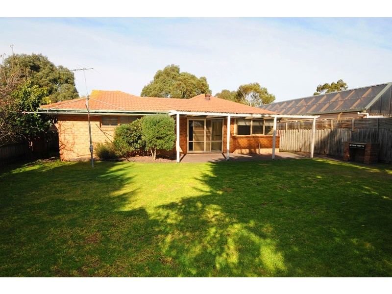 10 Llewellyn Avenue, Aspendale Gardens VIC 3195