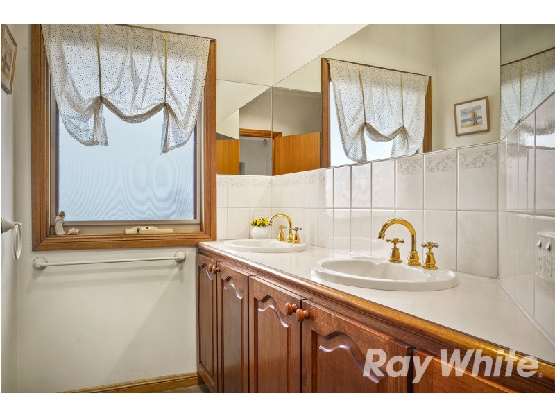 8 Milton Court, Aspendale Gardens VIC 3195