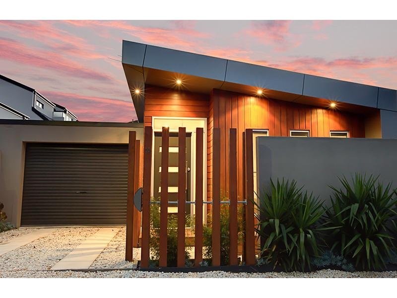 10 Little Colenso Street, Carrum VIC 3197