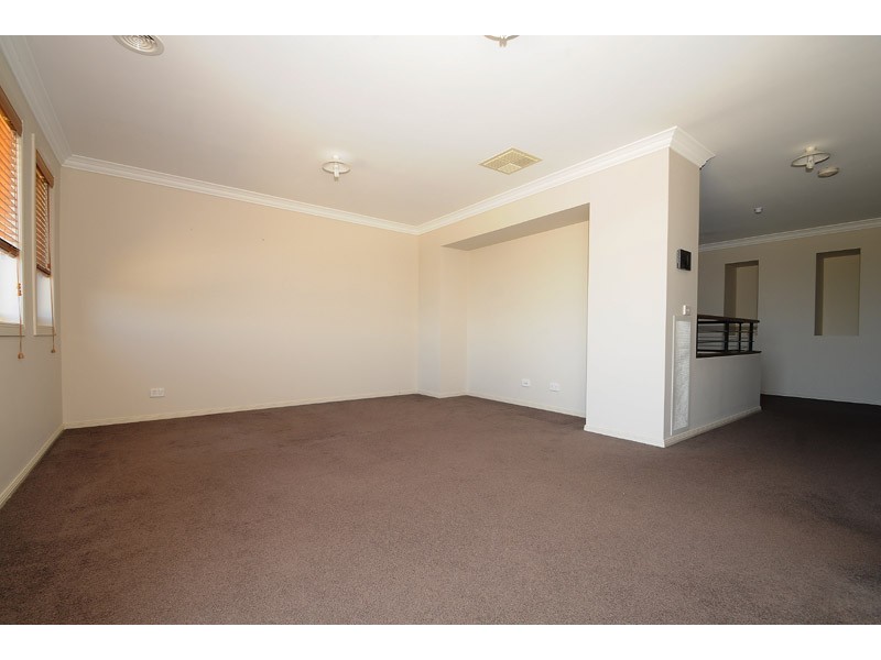 17 Lorikeet Lane, Waterways VIC 3195