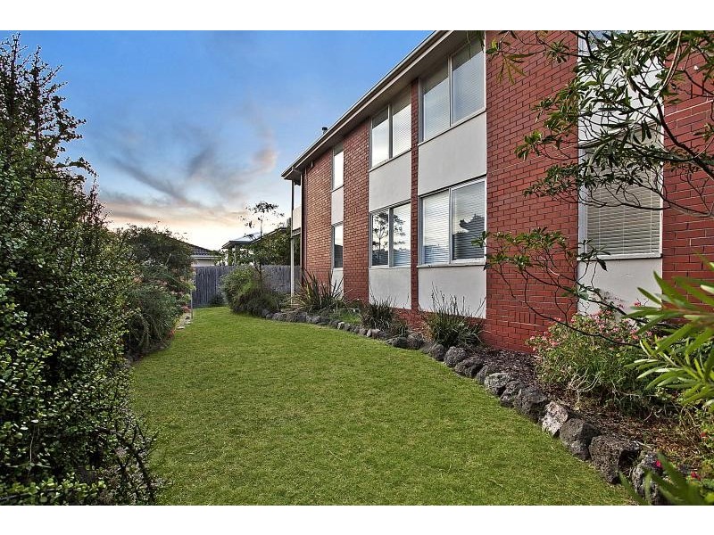 1/2 Thomson Rise, Parkdale VIC 3195