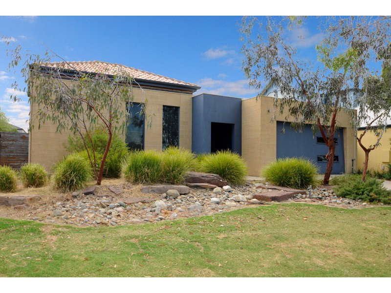23 Waterside Drive, Waterways VIC 3195