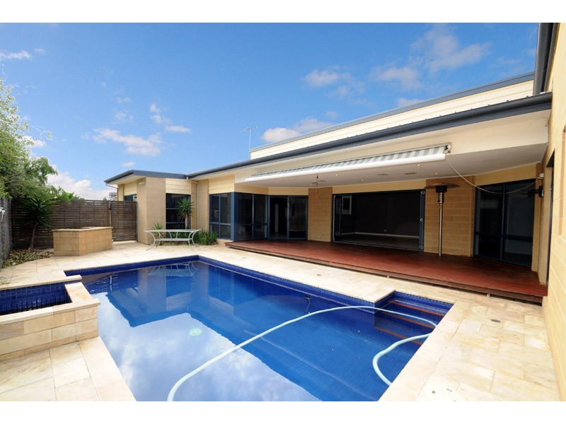 23 Waterside Drive, Waterways VIC 3195