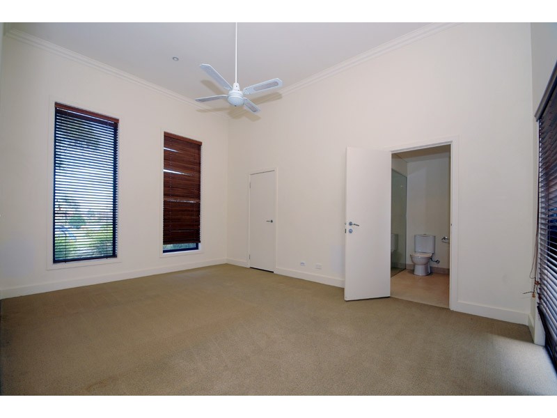 23 Waterside Drive, Waterways VIC 3195