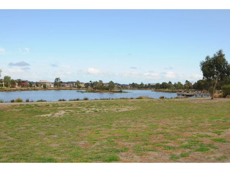 23 Waterside Drive, Waterways VIC 3195