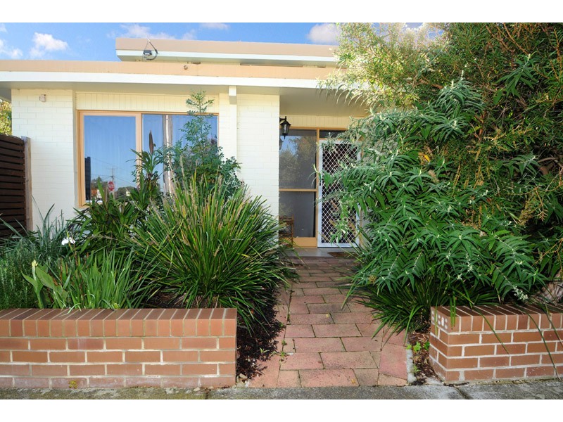 1a/70 Warren Road, Mordialloc VIC 3195