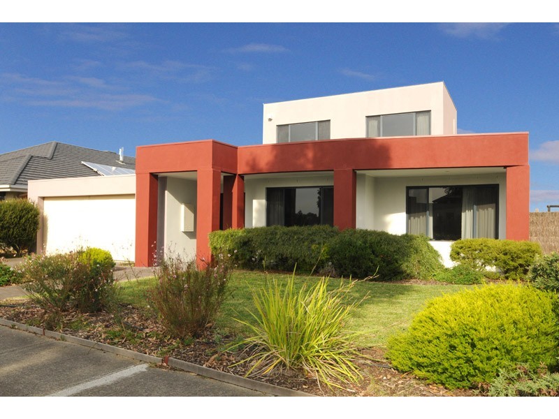 12 Island Point Avenue, Waterways VIC 3195