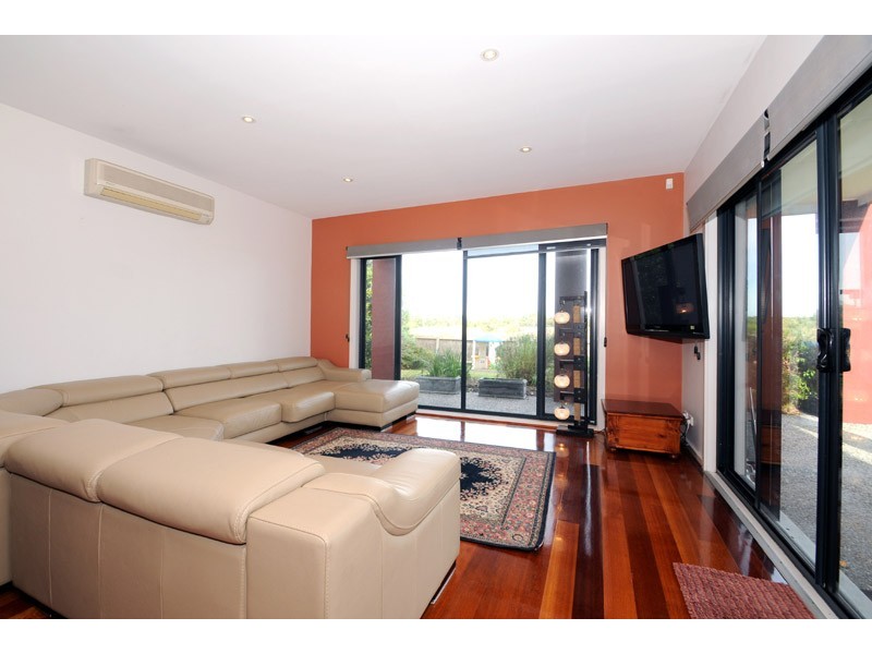 12 Island Point Avenue, Waterways VIC 3195