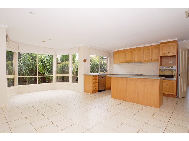 15 Palm Grove Boulevard, Aspendale Gardens VIC 3195