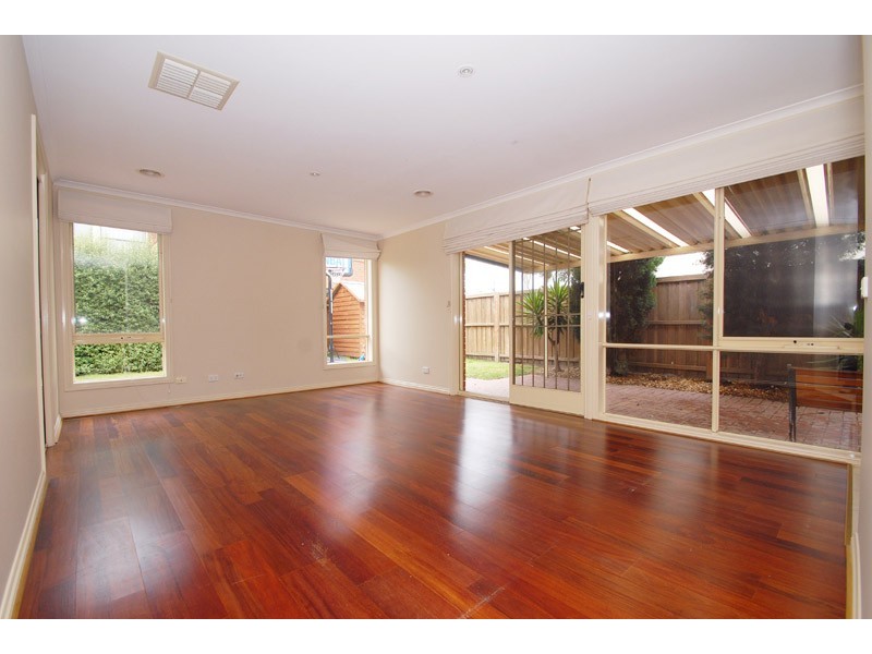 15 Palm Grove Boulevard, Aspendale Gardens VIC 3195