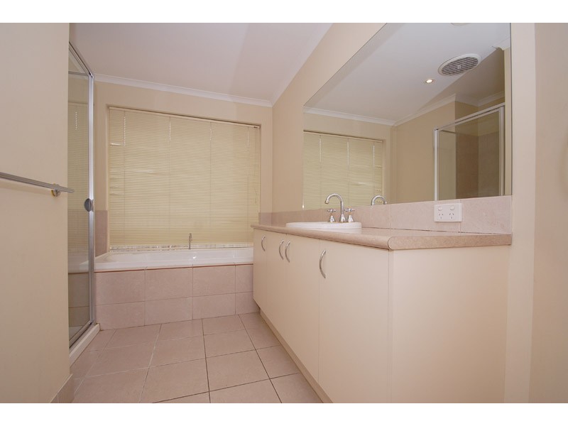 15 Palm Grove Boulevard, Aspendale Gardens VIC 3195