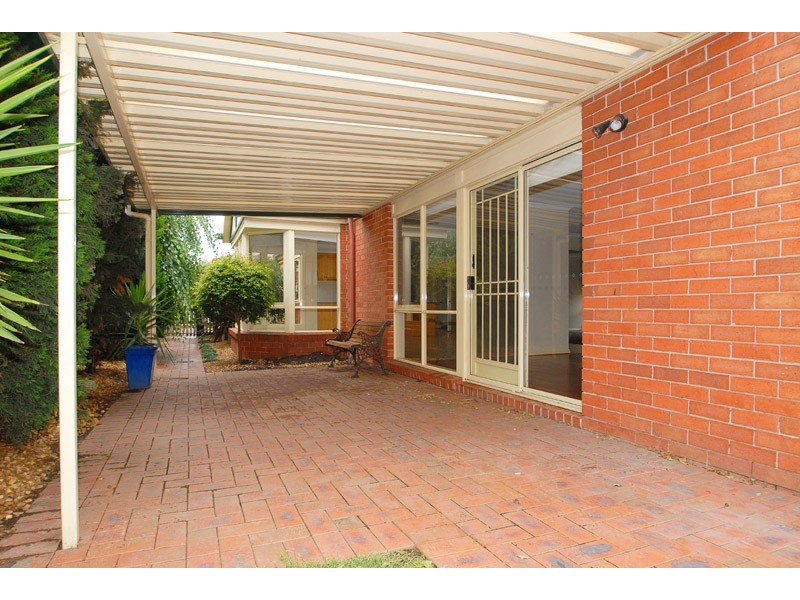 15 Palm Grove Boulevard, Aspendale Gardens VIC 3195