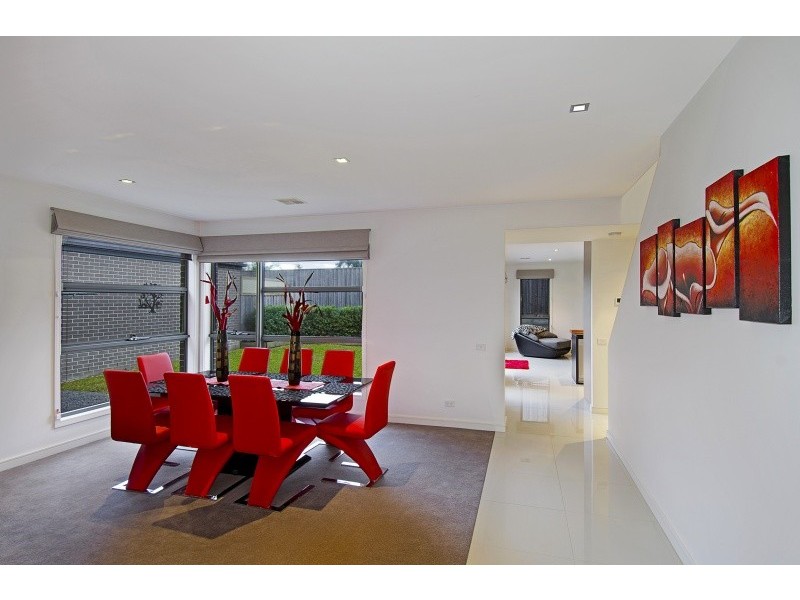 34 Dresden Drive, Waterways VIC 3195