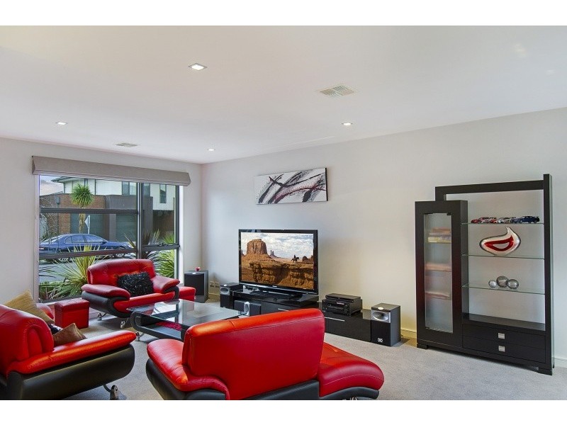 34 Dresden Drive, Waterways VIC 3195