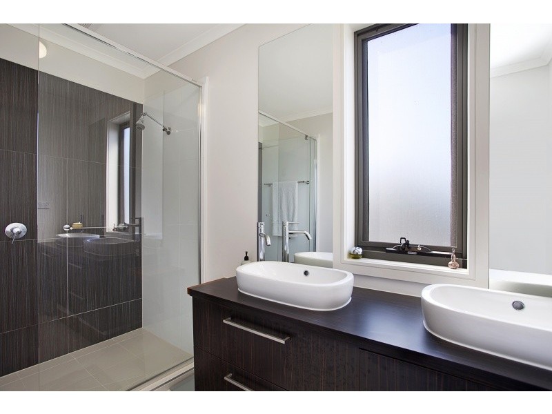 34 Dresden Drive, Waterways VIC 3195