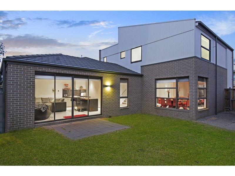 34 Dresden Drive, Waterways VIC 3195