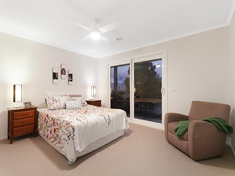 46 Island Point Avenue, Waterways VIC 3195