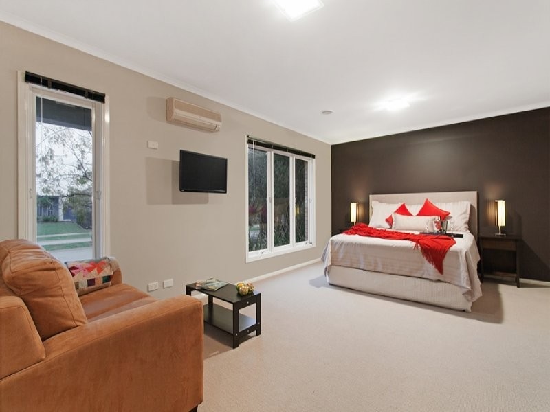 46 Island Point Avenue, Waterways VIC 3195