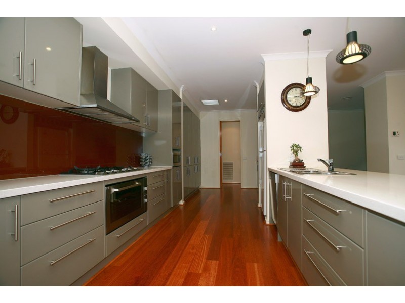 3 The Outlook, Waterways VIC 3195
